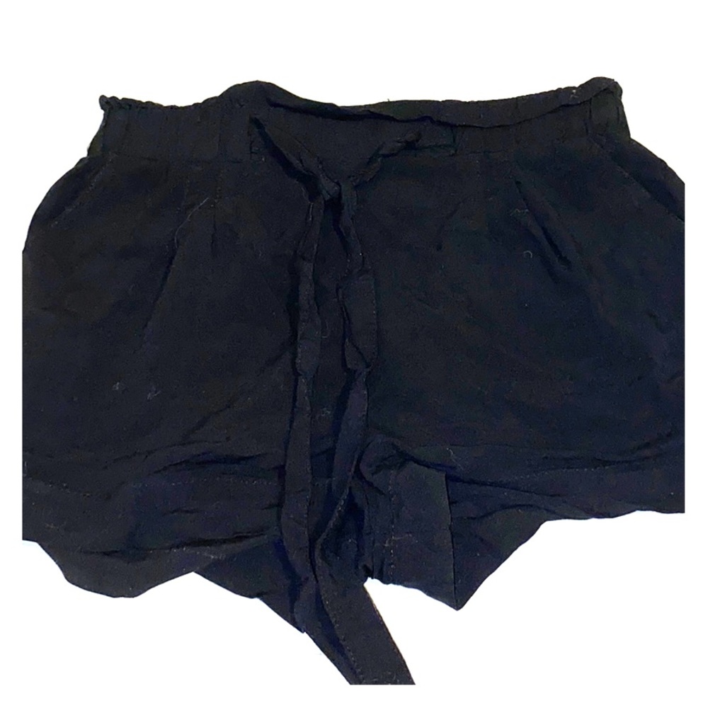 Black shorts with ribbon in front